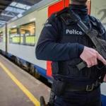 epa05035919 An armed Belgian police officer patrols at Midi train station in Brussels, Belgium, 21 November 2015. The Belgian government said it had concrete evidence of a planned terrorist attack that would have employed weapons and explosives. The revelation came after officials shut down the underground railway system in Brussels and raised the city's terrorism threat to the maximum of level 4. Many of the participants in the November 13 Paris terrorist attacks had ties to the Belgian capital. EPA/STEPHANIE LECOCQ