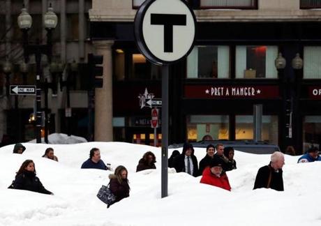 Boston, Massachusetts -- 2/19/2015-- Pedestrians are obscured by snow banks in downtown Boston, Massachusetts February 19, 2015. Jessica Rinaldi/Globe Staff Topic: Reporter:
