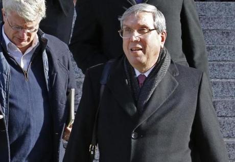 Attorney Jeffrey Kessler, right, who represents New England Patriots quarterback Tom Brady, leaves the 2nd U.S. District Court of Appeals, Thursday, March 3, 2016, in New York, after NFL lawyers asked a panel of judges to restore the league's four-game suspension of Brady in connection with the 