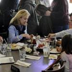 Ted Cruz dined with his family in Green Bay, Wis., on Friday. Donald Trump has mocked the appear-ance of Cruz?s wife.