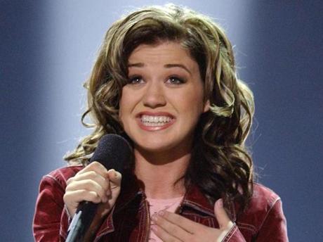 Kelly Clarkson performing on ?American Idol