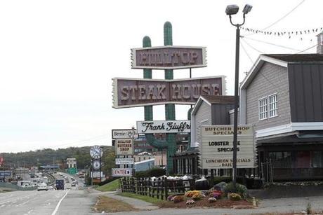 Saugus, MA., 10/10/13, The Hilltop Steakhouse announced that it will be closing. Suzanne Kreiter/Globe staff
