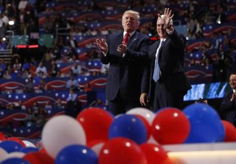 Republican U.S. presidential nominee Donald Trump and vice presidential nominee Governor Mike Pence (R) stand amid balloons onstage at the end of the final session of the Republican National Convention in Cleveland, Ohio, U.S. July 21, 2016. REUTERS/Aaron P. Bernstein
