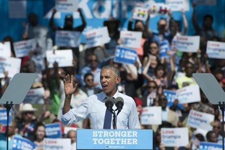 epa05538276 US President Barack Obama speaks during a campaign event in support of US Democratic Presidential candidate Hillary Clinton, in Philadelphia, Pennsylvania, USA, 13 September 2016. EPA/TRACIE VAN AUKEN

