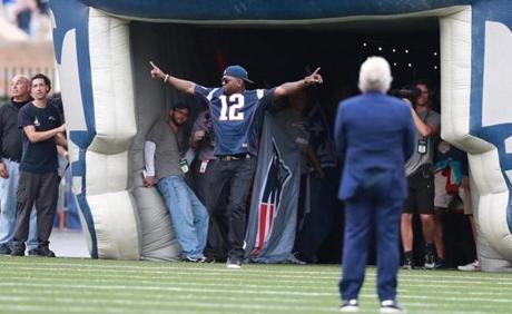 David Ortiz spread the good karma with a visit to Gillette Stadium Sunday.
