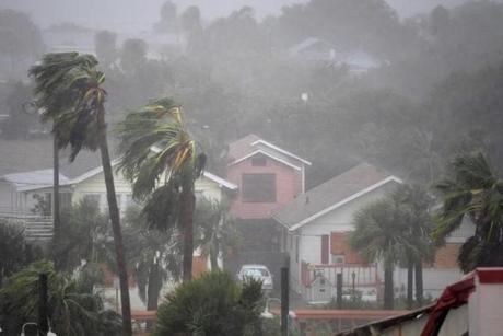 Rain batters homes as the eye of Hurricane Matthew passes Daytona Beach, Florida, U.S. October 7, 2016. REUTERS/Phelan Ebenhack TPX IMAGES OF THE DAY 
