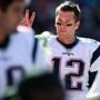 10/09/16: Cleveland, OH: Patriots quarterback Tom Brady gives the 