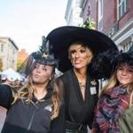October 15, 2016 | Salem, MA Nicole Oberg (left) and Amy Jakubasz (right) pose for a selfie with 