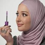 Nura Afia will appear in a commercial for CoverGirl, marking the first time a Muslim woman wearing a hijab has been featured in an ad for the brand.