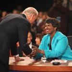 Debate moderator Gwen Ifill shook hands with then-Democratic vice presidential nominee Joe Biden in 2008.