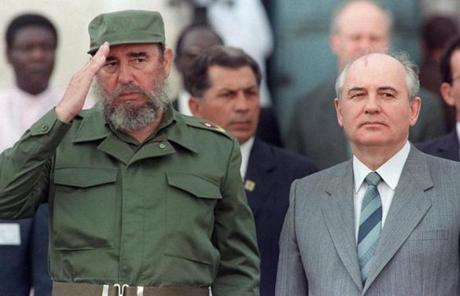 In 1989, Cuban president Fidel Castro welcomed General Secretary of the Communist Party of the Soviet Union Mikhail Gorbachev during the official ceremony for Gorbachev?s arrival in Havana.
