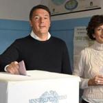 Italy's Prime Minister Matteo Renzi and his wife Agnese Landini voted for a referendum on constitutional reforms on Sunday.