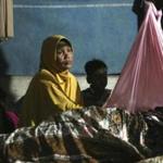 Earthquake survivors spend a night at a temporary shelter in Ulim, Aceh province, Indonesia, Thursday, Dec. 8, 2016. Thousands of people in the Indonesian province of Aceh took refuge for the night in mosques and temporary shelters after a strong earthquake on Wednesday killed a large number of people and destroyed dozens of buildings. (AP Photo/)