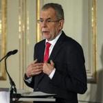 epa05662411 Austria's President-elect Alexander Van der Bellen, who is supported by the Green Party, delivers a statement following the re-run of Austrian presidential elections run-off, at the Palais Schoenburg, in Vienna, Austria, 06 December 2016. Van der Bellen in a re-run of the Austrian presidentail election's run-off on 04 December was elected as the country's new president, defeating his right-wing Austrian Freedom Party (FPOe) challenger Norbert Hofer. EPA/CHRISTIAN BRUNA