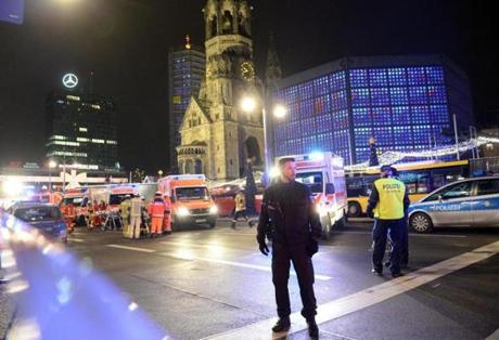 epa05682787 German police and rescue workers at the scene where a truck crashed into a Christmas market, close to the Kaiser Wilhelm memorial church in Berlin, Germany, 19 December 2016. According to the police, several people are reported killed and many injured in what police suspect it was a deliberate attack. EPA/MAURIZIO GAMBARINI
