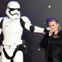 Carrie Fisher posed next to a Stormtrooper at the European premiere of the film ?Star Wars: The Force Awakens.?