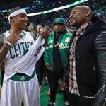 Boston, MA 1-11-17: Isaiah Thomas (left) lead the Celtics to a 117-108 victory over the Wizards, and after the game ended, he took off his jersey and gave it boxing great Floyd Mayweather, Jr. (right) who was seated courtside for the game. The Boston Celtics hosted the Washington Wizards in a regular season NBA basketball game at the TD Garden. (Globe Staff Photo/Jim Davis) reporter: himmelsbach topic: Celtics-Wizards