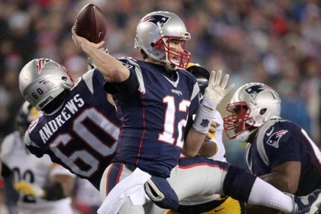 Foxborough, MA - 1/22/2017 - Tom Brady passes in the second quarter. The New England Patriots host the Pittsburgh Steelers in the AFC Championship game at Gillette Stadium in Foxborough, Mass., on Jan. 22, 2017. (Stan Grossfeld/Globe Staff)

