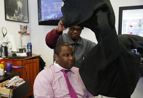 Everard Bentley prepared to cut Tito Jackson?s hair. Top Notch?s owner, Cleon James, said he and others helped clear crime from the neighborhood but now fear they may be priced out. 
Tito Jackson (left) did a quick workout at the behest of barber Cleon James, owner of Top Notch barbershop.
