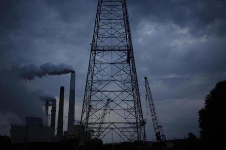FILE Ñ The coal-fired Ghent Generating Station in Ghent, Ky., June 2, 2014. As President Donald Trump ponders whether the U.S. should stay in or leave the Paris climate agreement, many of his closest allies and advisers have been urging him to keep the country in but ÒrenegotiateÓ the deal to better reflect his energy policies. Some advocates of global climate action think the pact would be stronger if the U.S. simply left, rather than remaining in and demanding big changes. (Luke Sharrett/The New York Times)
