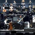 Hans Zimmer constantly (in a promotional photo) put the spotlight on the musicians of the band, orchestra, and chorus sharing the stage.