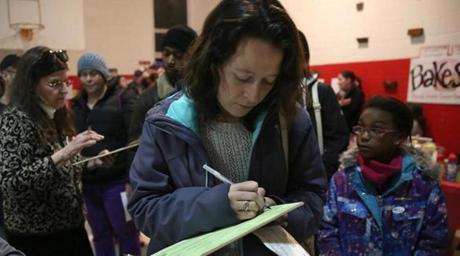 Jackie Orosz filled out a voter registration form while in line in Portsmouth, N.H.
