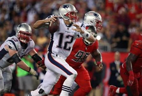 Tampa, FL: October 3, 2017: Patriots quarterback Tom Brady scrambles for some yardage late in the first half that helped set up a field goal. The New England Patriots visited the Tampa Bay Buccaneers in a regular season Thursday Night NFL football game at Raymond James Stadium. (Jim Davis/Globe Staff). 
