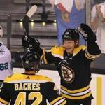 Boston-10/26/17- Bruins vs San Jose Sharks. Bruins Danton Heinen scores a short-handed goal in the 1st period, his first NHL goal. He's congratulated by David Backes. John Tlumacki/Globe Staff(sports)