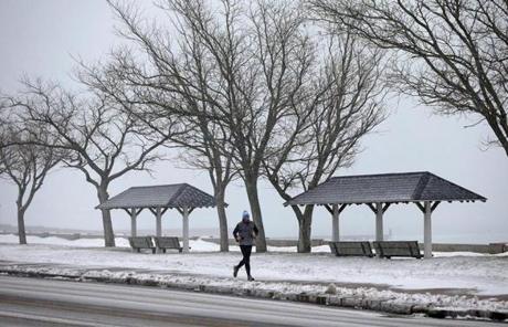 SNOW SLIDER1 BOSTON, MA-1/04/2018: Getting that morning run in along the beach in South Boston as snow comes in for a blizzard. (David L Ryan/Globe Staff ) SECTION: METRO TOPIC 05stormphotos
