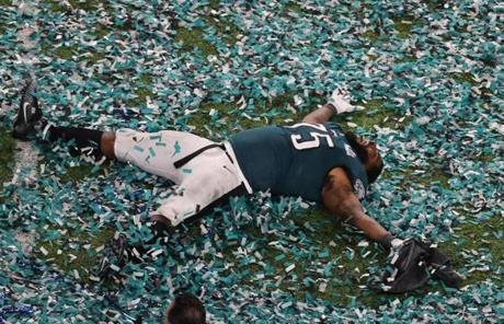 SUPER BOWL SLIDER35 Minneapolis, MN - 2/4/2018 - Eagle Vinny Curry does snow angels after winning Super Bowl LII. The New England Patriots play the Philadelphia Eagles in Super Bowl LII at US Bank Stadium in Minneapolis on Feb. 4, 2018. (Stan Grossfeld/Globe staff
