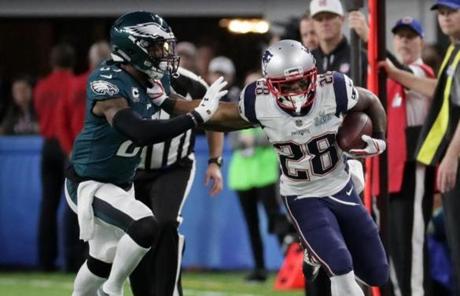 SUPER BOWL SLIDER2 Minneapolis, MN - 2/4/2018 - James White runs with the ball during 1st quarter of Super Bowl LII. The New England Patriots play the Philadelphia Eagles in Super Bowl LII at US Bank Stadium in Minneapolis on Feb. 4, 2018. (Barry Chin/Globe staff
