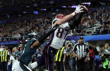 SUPER BOWL SLIDER5 Minneapolis, MN - 2/4/2018 - Rob Gronkowski touchdown catch during 4th quarter of Super Bowl LII. The New England Patriots play the Philadelphia Eagles in Super Bowl LII at US Bank Stadium in Minneapolis on Feb. 4, 2018. (Barry Chin/Globe staff
