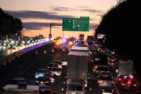 1/12/16, MA - -LEXINGTON,MA - Overpass over Rt 128 (95) in Lexington looking at traffic northbound backed up before the Rt 3 exit in Burlington after an early morning accident of driver going wrong way. (globe staff photo: Joanne Rathe reporter: topic: section: METRO)
