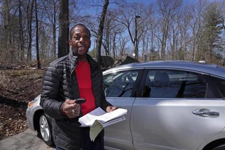 Mattapan, MA - 4/05/2018 - Albert Pierce ordered a new key fob from Boch Nissan for his 2013 Nissan Altima, but was billed over $300 for work he was expecting to be around $100. - (), Section: Business, Reporter: Sean Murphy, Topic: 07consumer, LOID: 8.4.1517636848.
