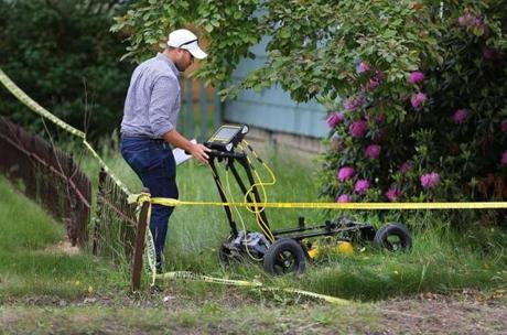 An expert in ground penetrating radar pushed the device across the front yard as investigators continued to work at the Sprinfield home where three bodies were discovered.
