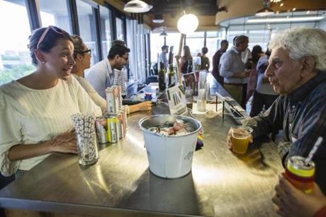 Guests chatted during a weekly ?drinkup? at the Venture Café in Cambridge?s Kendall Square.
