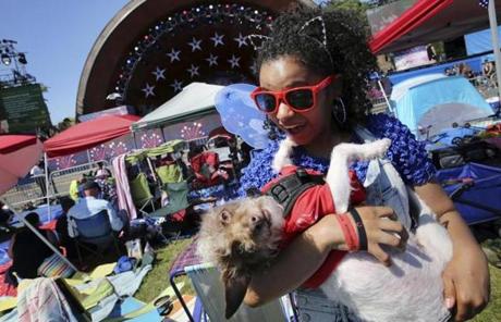 SLIDER--Bethany Long, of East Haddam, CT plays with her dog, Milo, while waiting for the Boston Pops Fireworks Spectacular to begin at the Hatch Shell on the Esplanade in Boston, MA on July 04, 2018. (Craig F. Walker/Globe Staff) section: metro reporter:
