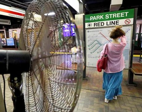 BOSTON, MA - 8/29/2018:COOL BREEZE.... Karen Payne, who is from Florida on a visit to Boston and should be use to humid weather lifts her hair off the back of her neck to keep cool from a fan at Park Street Station Greenline. (David L Ryan/Globe Staff ) SECTION: METRO TOPIC stand alone photo
