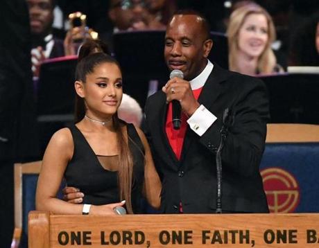 (FILES) In this file photo taken on August 31, 2018 Bishop Charles Ellis chats with Ariana Grande after her performance at the funeral for Aretha Franklin at the Greater Grace Temple on August 31, 2018 in Detroit, Michigan. - Bishop Charles H. Ellis III, who officiated the funeral of Aretha Franklin, has apologized for appearing to grope singer Ariana Grande on stage, sparking widespread outrage. 