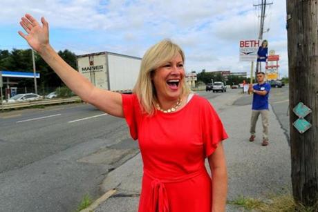 Beth Lindstrom, seeking Elizabeth Warren?s US Senate seat, spent part of Saturday in Saugus waving to drivers on Route 1.
