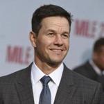 Mark Wahlberg arrives at the Los Angeles premiere of 