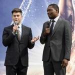 Colin Jost (left) and Michael Che will host the Emmy Awards on Monday.