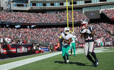 Foxborough, MA 09/30/18: Patriots James White caught a pass for a touchdown in the third quarter. New England Patriots hosted the Miami Dolphins at Gillette Stadium Sunday, Sept. 30, 2018. (Matthew J. Lee/Globe Staff)
