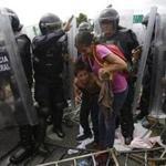 A Honduran migrant mother and child were surrounded by Mexican Federal Police in riot gear.
