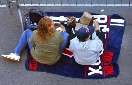 PARADE SLIDER Boston10/31/18 Red Sox fans found a spot on Boylston Street to plop down on a Sox blanket two hours before the start of the Boston Red Sox World Series victory parade Photo by John Tlumacki/Globe Staff(sports)

