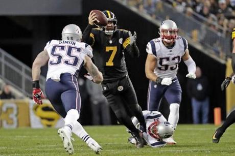 Pittsburgh Steelers quarterback Ben Roethlisberger (7) is tackled by New England Patriots defensive back Jonathan Jones (31) before he can get off a pass during the first half of an NFL football game in Pittsburgh, Sunday, Dec. 16, 2018. (AP Photo/Don Wright)

