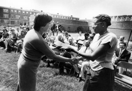 Ms. Anthony (left) presented an award in Roxbury in 1984, when she was the state?s secretary of communities and development.
