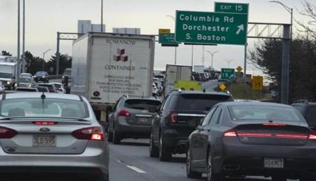 Boston, Ma, Nov. 21. 2018-Stan Grossfeld/ Globe Staff---Traffic on the Southeast Expressway as the Thanksgiving exodus begins.
