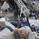 Emergency Situations employees worked at the scene of a collapsed apartment building in Magnitogorsk.