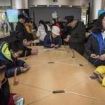FILE -- Shoppers at an Apple store in Beijing on Dec. 19, 2015. A significant sales slowdown in China has forced Apple to reduce revenue expectations for its most recent quarter, the company said Wednesday, Jan. 2, 2019. (Gilles Sabrie/The New York Times)